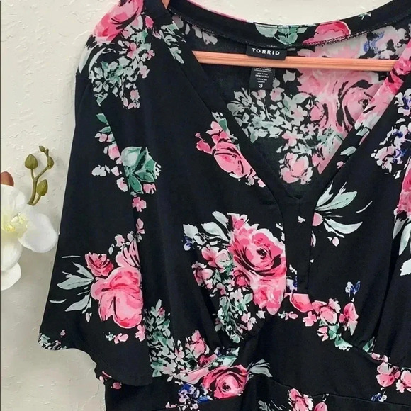 TORRID BLACK FLORAL JERSEY KNIT PEPLUM TOP SIZE 3X - Picture 3 of 6